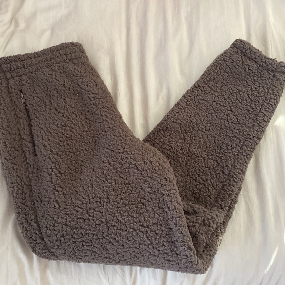 NWT SKIMS Teddy Jogger - Picture 3 of 8